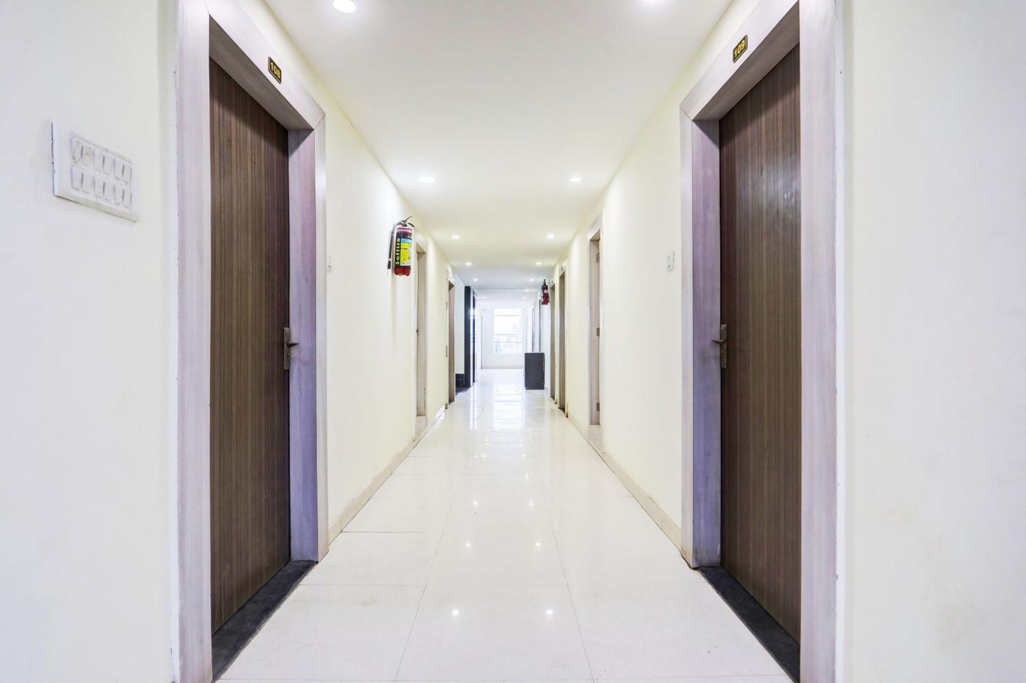 Super Townhouse Hoshangabad Road Near Aashima Mall Samarda Kaliāsot Exterior foto