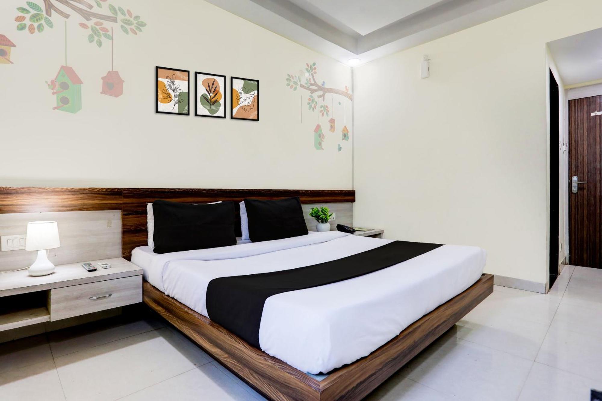 Super Townhouse Hoshangabad Road Near Aashima Mall Samarda Kaliāsot Exterior foto